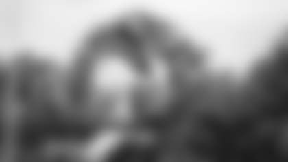 Logan Thomas brings in a catch during warmups at minicamp. (Emilee Fails/Washington Football Team)