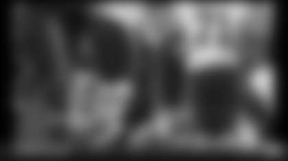 Peyton Barber hammers through pileup for physical TD