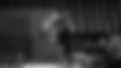 Ohio State wide receiver Chris Olave (21) runs the 40-yard dash during the 2022 Scouting Combine on Thursday, March 3, 2022 in Indianapolis, Indiana. (Ben Liebenberg/NFL)