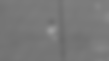 Logan Thomas is left all alone for 28-yard catch and run