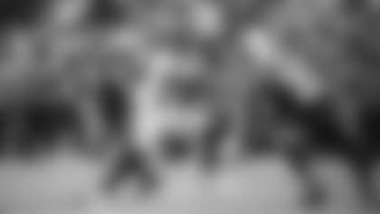 Antonio Gibson evades a defender during the Washington Football Team's game against the Carolina Panthers. (Emilee Fails/Washington Football Team)