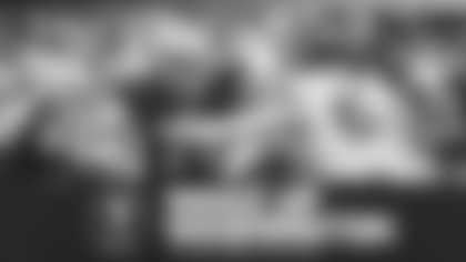 Shaka Toney rushes the pass during the Washington Football Team's Week 14 game against the Dallas Cowboys. (Karlee Sell/Washington Football Team)