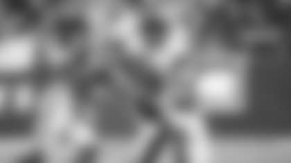 Terry McLaurin makes a grab before stepping out of bounds during the Washington Football Team's game against the New York Giants. (Emilee Fails/Washington Football Team)