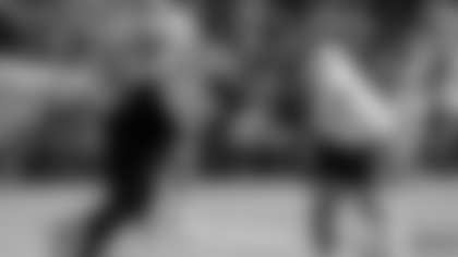 Morgan Moses works through individual drills during practice. (Elijah Walter Griffin Sr./Washington Football Team)