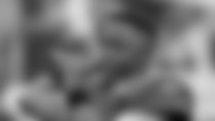 New York Jets quarterback Teddy Bridgewater (5) warms up during the New York Jets Washington Redskins NFL football training camp in Richmond, Va., Monday, Aug. 13, 2018. (AP Photo/Steve Helber)