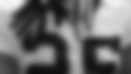 New Orleans Saints running back Deuce McCallister (26) on the sidelines during a Week 3 NFL football game against the Tennessee Titans at The Coliseum in Nashville, Tennessee on September 21, 2003. The Titans defeated the Saints 27-12. (AP Photo/Scott Boehm)