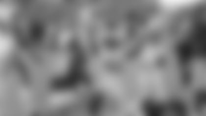 New Orleans Saints' Alvin Kamara, center reacts after scoring a touchdown during the second half of an NFL football game against the New York Giants, Sunday, Sept. 30, 2018, in East Rutherford, N.J. (AP Photo/Bill Kostroun)