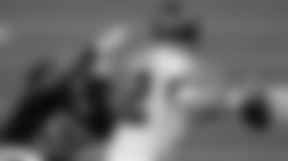 CP-Demario-Davis-Tom-Brady-1920