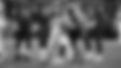 CP-Saints-Falcons-Demario-Davis-1920