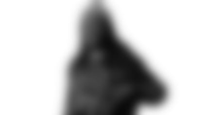 2020-GiftIdeas_03-LightUpBeanieAndSweater