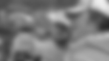 Faneca_Alan_HOF_Super_Bowl_XL_Trophy_Roethlisberger