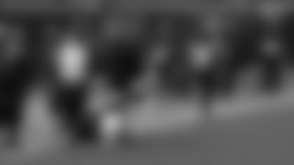 A.J. Brown lunges toward sideline for strong diving grab