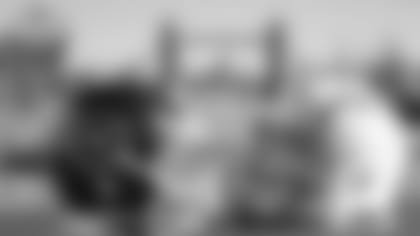 181021-london-titans-chargers-helmets