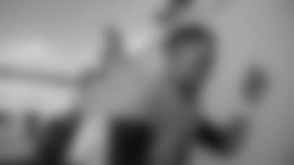 Tennessee Titans quarterback Marcus Mariota (8) acknowledges fans while leaving the field after an NFL football game against the Jacksonville Jaguars Sunday, Sept. 23, 2018, in Jacksonville, Fla. The Titans won 9-6. (AP Photo/Phelan M. Ebenhack)