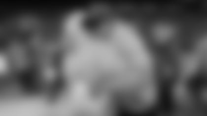 Cardinals coach Bruce Arians hugs assistant coach Tom Moore after the Cardinals beat the Seahawks, 26-24, Sunday.