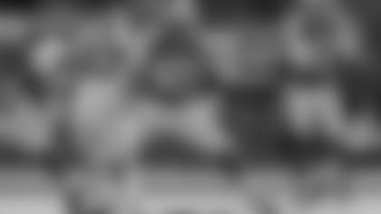 New York Jets guard Brian Winters (67) blocks during an NFL game against the Buffalo Bills, Sunday, Nov. 11, 2018, East Rutherford, NJ. The Bills defeated the Jets 41-10. (Al Tielemans via AP)