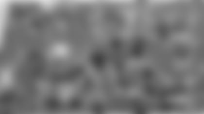 fans-training-camp-2560