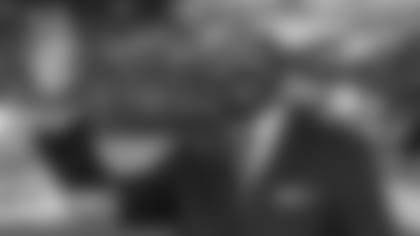 Happy New Year's Eve! Tonight's guest on the Week 17 edition of Vikings Vantage is former Vikings Punter and retiring Vikings Radio Network Sideline Reporter, Greg Coleman. Greg talks with Gabe Henderson and Tatum Everett about what being inducted into the Black College Football Hall of Fame means to him, his memories of playing against the Packers, coach Bud Grant's philosophies in cold weather games and what factor Special Teams can play in games like the Vikings will face on Sunday night at Lambeau Field. Head Coach Mike Zimmer holds his Friday Press Conference to update everyone on how the team plans to handle the game on Sunday without quarterback Kirk Cousins. Gabe and Tatum also give their takes on what they think it will take to defeat the Green Bay Packers in Border Battle 123. All of this and more is in tonight's episode of Vikings Vantage presented by Pepsi.