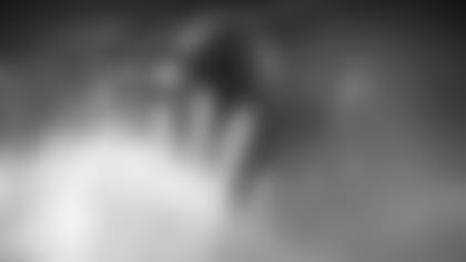 huddle-football-2560