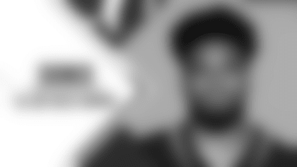 joe-gives-harris-signs