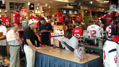 Fans flock to stores to find Bengals gear