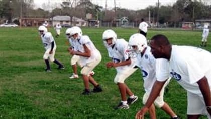 Eagles award more than $50,000 to youth football programs