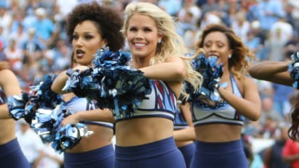 Team Spotlight: Detroit Lions Cheerleaders' New Uniforms