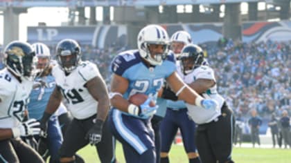 Unlike Blaine Gabbert, Jake Locker making steady progress for Titans