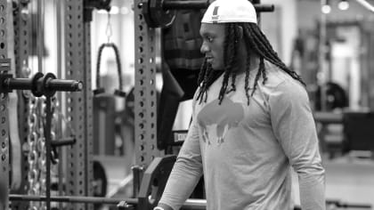 Buffalo Bills linebacker Tremaine Edmunds deploys hit stick at