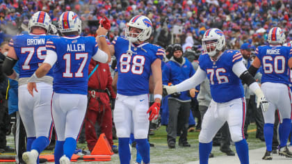 WATCH: Bills arrive at Buffalo Airport after clinching AFC East