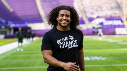 Clovis native, Minnesota Viking Eric Kendricks donating to local