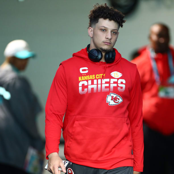 Patrick Mahomes Walks Onto Field Before Super Bowl LIV