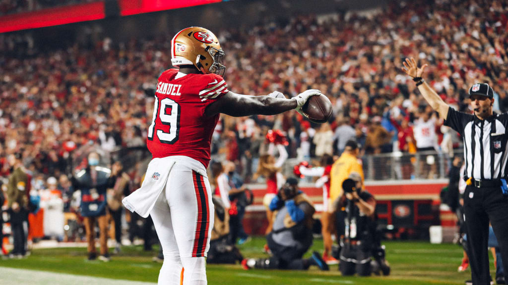 49ers Deebo Samuel eating snacks on the sideline and talking 1st Pro Bowl 