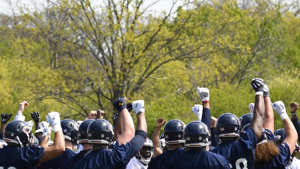 LOOK: Zach Miller makes first return to Halas Hall