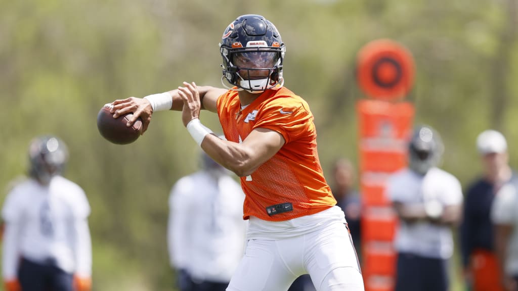 Justin Fields finally playing for Northwestern coach and Bears fan