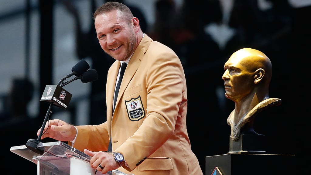 Chicago Bears LB Urlacher tabs Babich as Hall of Fame presenter