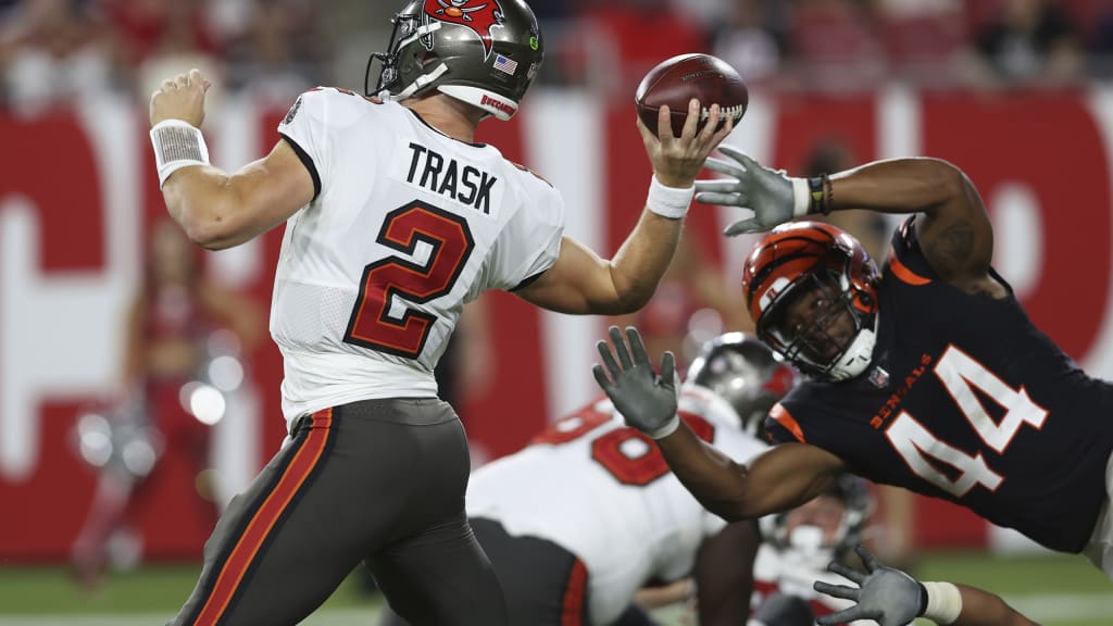 Bucs rookie linebacker Joe Tryon puts huge hit on Bengals quarterback in  1st preseason game