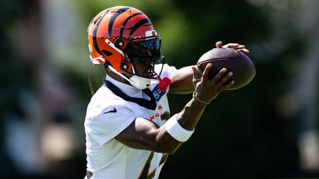 Lamar spreads ball around to new receivers in win over Bengals
