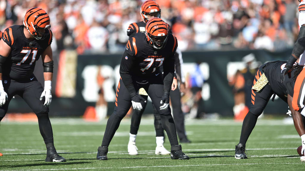 East Rutherford, New Jersey, USA. 26th Sep, 2022. Cincinnati Bengals guard  Hakeem Adeniji (77) during warm-up prior to kickoff against the New York  Jets during a NFL game at MetLife Stadium in