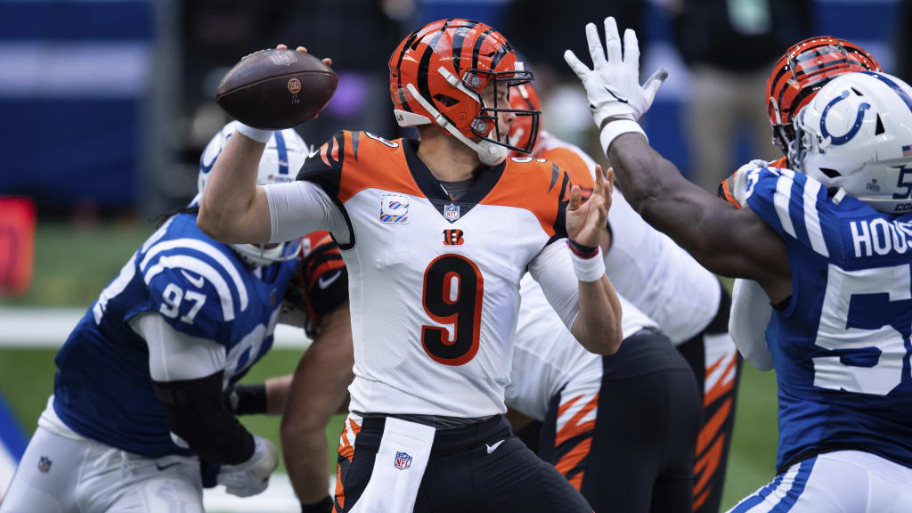 Indianapolis Colts' Zach Pascal (14) makes a touchdown reception against  Cincinnati Bengals' LeShaun Sims (38) during