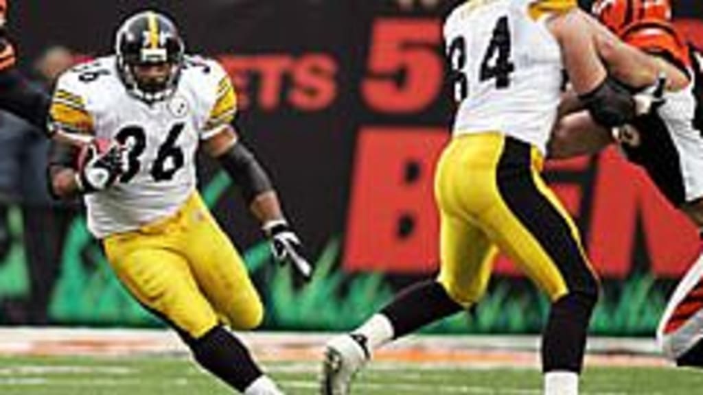 Pittsburgh Steelers running back Jerome Bettis carries the ball   Pittsburgh steelers football, Pittsburgh steelers merchandise, Pittsburgh  steelers