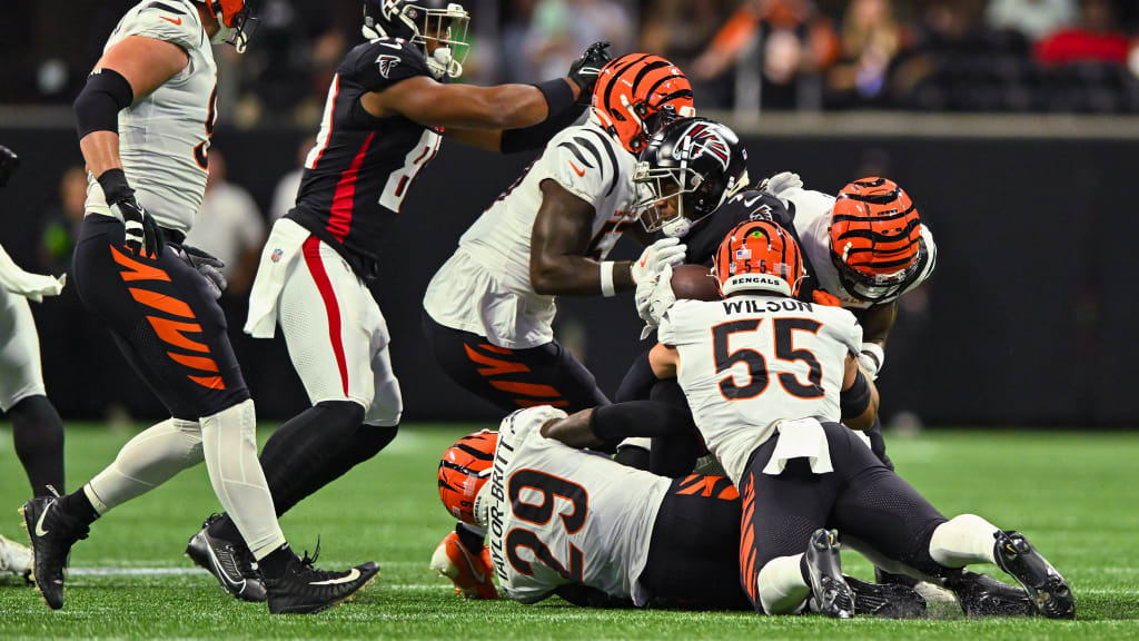 Cincinnati Bengals cornerback Mike Hilton (21) returns an interception for  a touchdown during a …