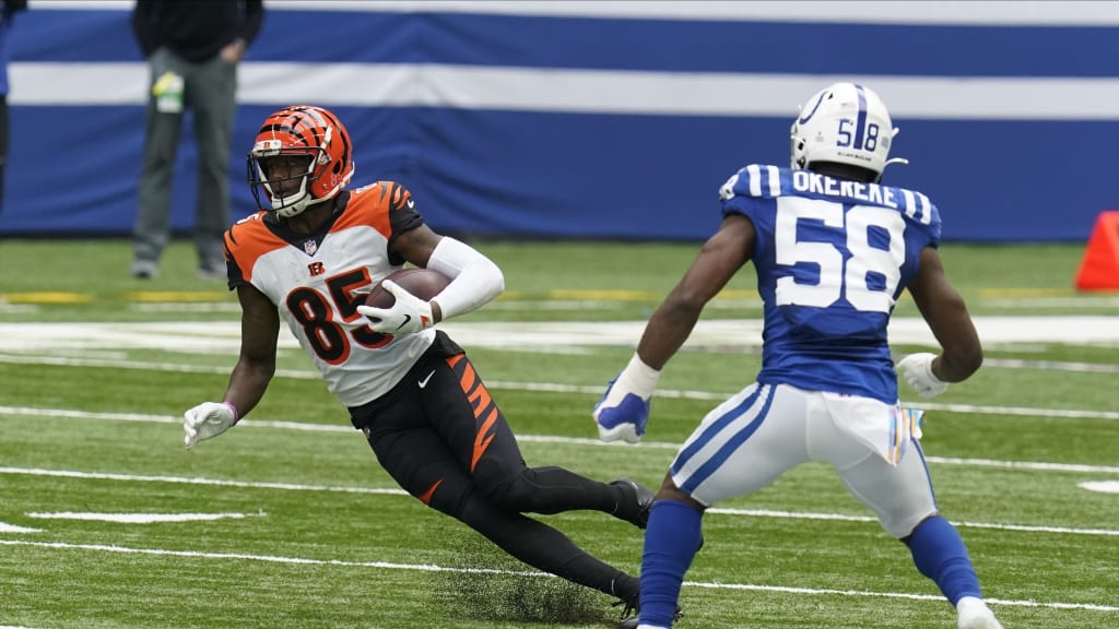 Indianapolis Colts linebacker Bobby Okereke (58) lines up on