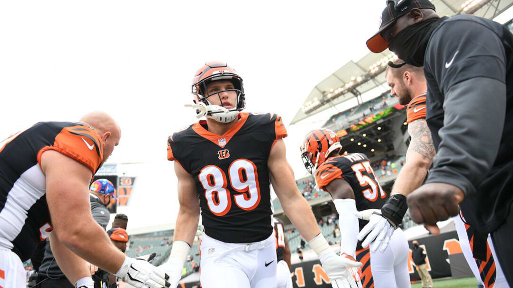 Cincinnati Bengals tight end Drew Sample (89) runs off the field