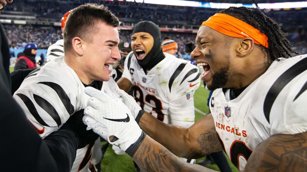 Joe Burrow kisses Evan McPherson after Bengals beat Titans at the gun -  Cincy Jungle