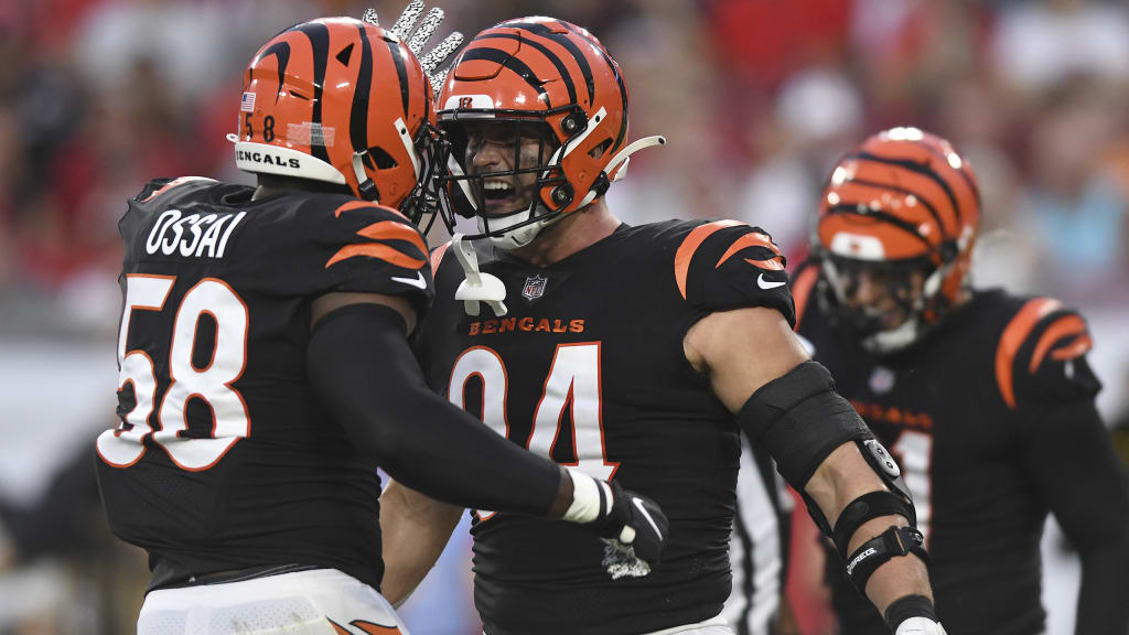 Cincinnati Bengals defensive end Joseph Ossai (58) lines up against the  Tampa Bay Buccaneers in a pre-season NFL football game, Saturday, Aug. 14,  2021 in Tampa, Fla. (AP Photo/Alex Menendez Stock Photo 