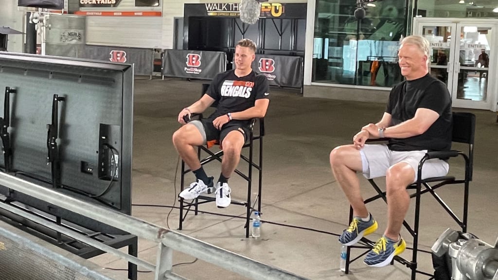 Joe Burrow and Boomer Esiason connect at Paul Brown Stadium during Bengals  training camp