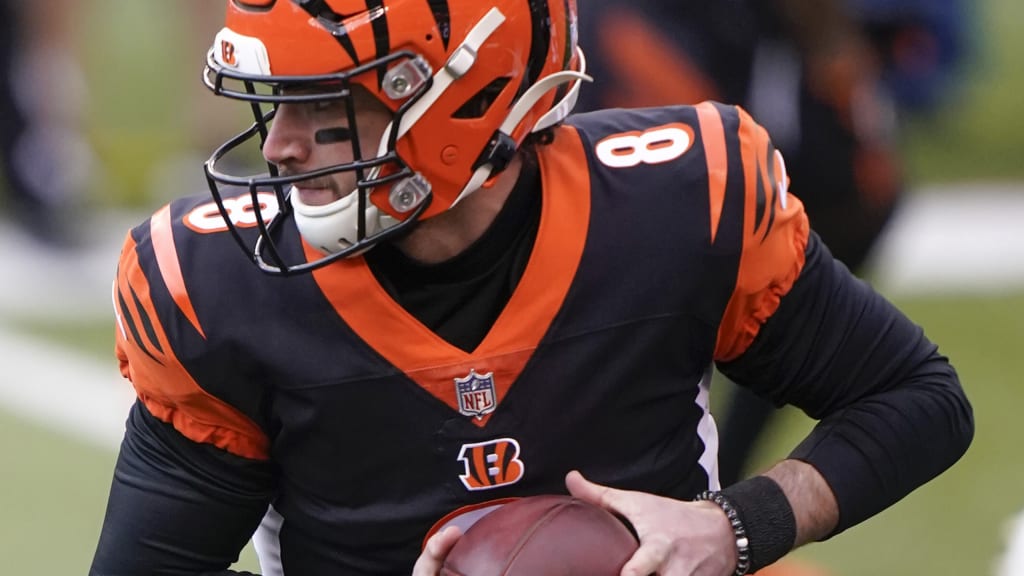 Cincinnati Bengals quarterback Brandon Allen (8) calls for a two