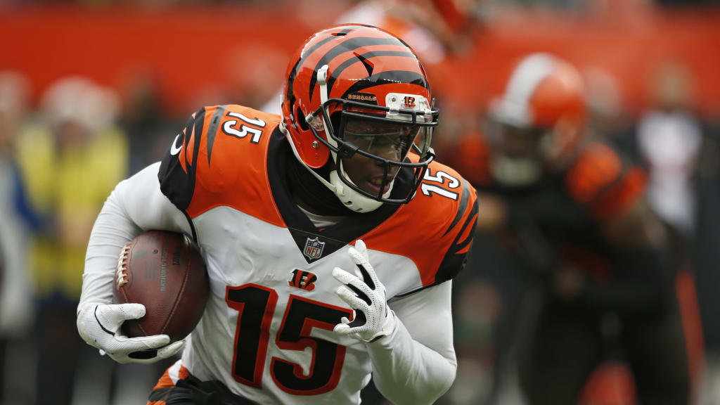 Quick Hits: Bengals O-Line Stands In; Joe Mixon Shows Up; Stat Check