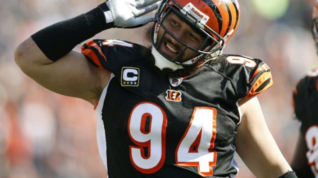 Photo: Bengals Peko Celebrates 13-10 Win in Pittsburgh - PIT2012122312 